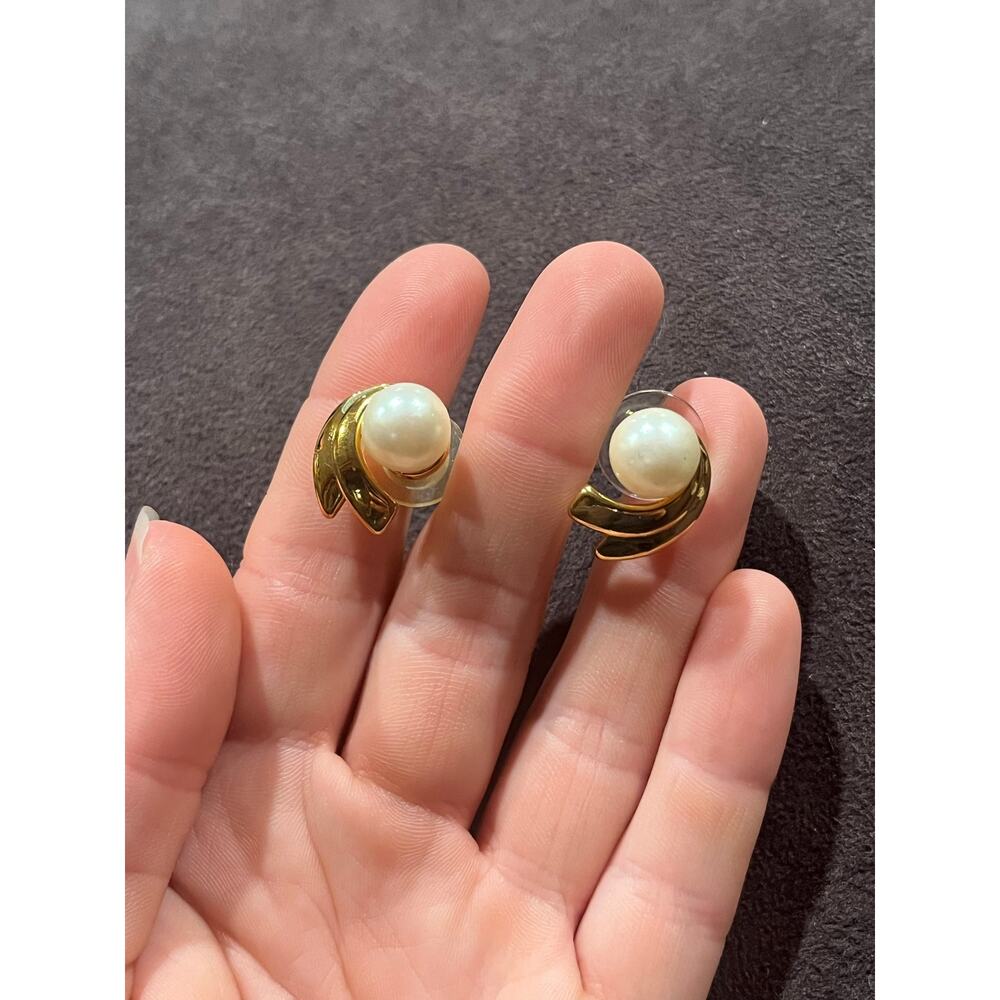 Vintage 80s Faux Pearl and Gold Plated Costume Jewelry Earrings